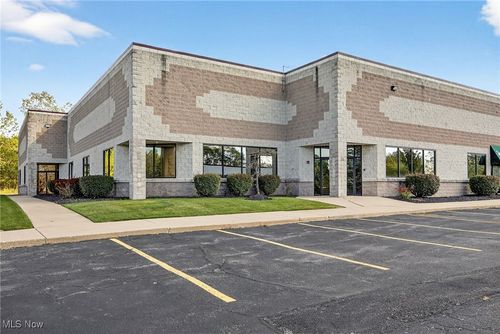 852 Highland Rd E, Macedonia, OH, 44056-2150 | Card Image