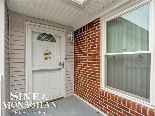 1045 Huntington Ct, Marysville, MI, 48040-2216 | Card Image