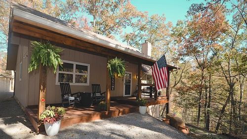 513 Adams Rd, Gatlinburg, TN, 37738-4625 | Card Image
