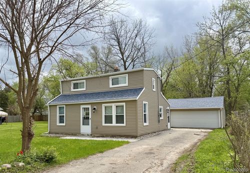 3336 Leta Ave, Burton, MI, 48529-1062 | Card Image