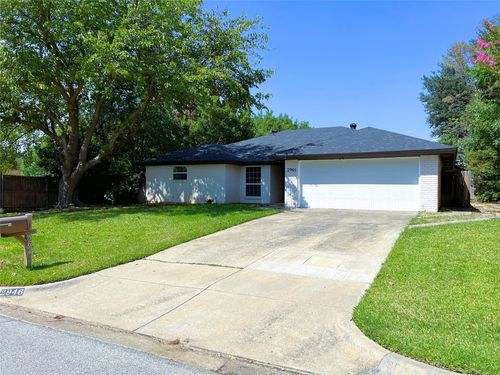 2946 Ridgewood Dr, Grapevine, TX, 76051-3861 | Card Image