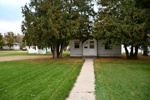 706 Dewey Ave N, Thief River Falls, MN, 56701-2131 | Card Image