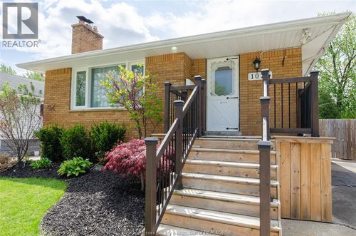 1077 Willow Crt, Tecumseh, ON, N8N2J3 | Card Image