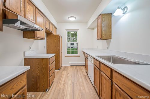 1-12108 Shenandoah Dr, South Lyon, MI, 48178-8112 | Card Image