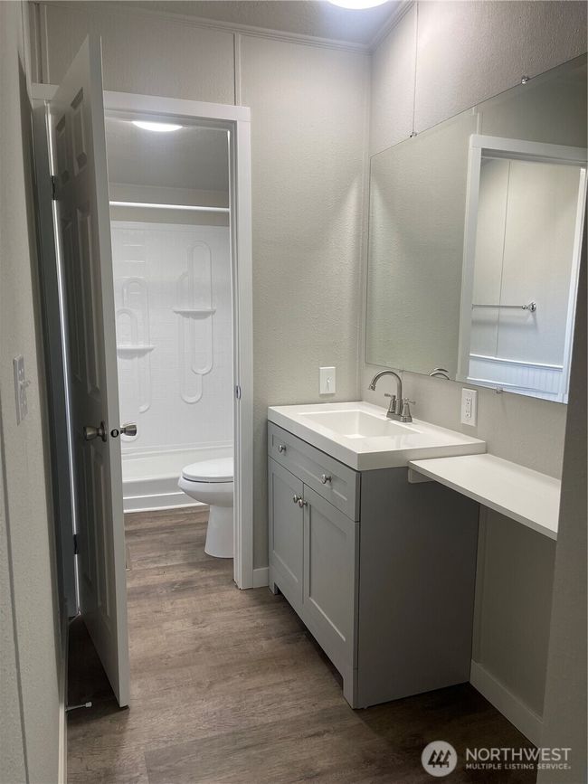 Primary bath | Image 15