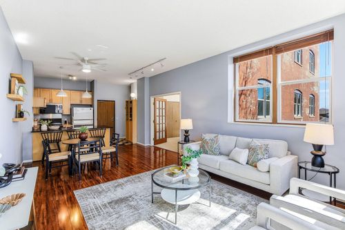 202-215 7th St Ne, Minneapolis, MN, 55413-2709 | Card Image