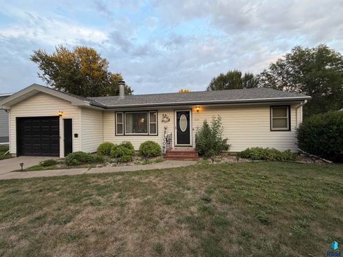 1018 N Elm St Street, Luverne, MN, 56156 | Card Image