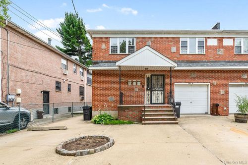 206 45th Rd, Bayside, NY, 11361-3179 | Card Image