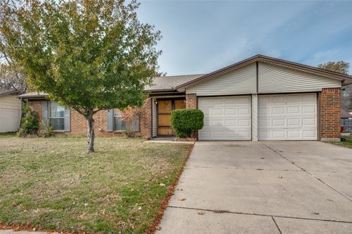 2706 S Fielder Rd, Arlington, TX, 76015-1408 | Card Image