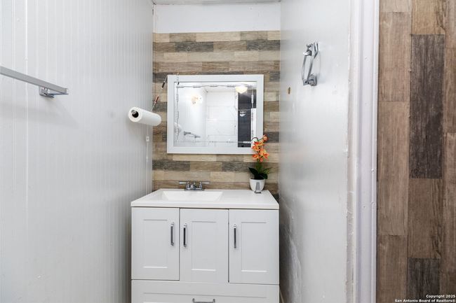 13934 N Interstate 35, House other with 3 bedrooms, 1 bathrooms and null parking in Moore TX | Image 16
