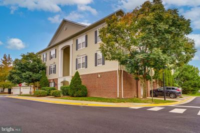 201 - 42539 Mayflower, Condo with 2 bedrooms, 2 bathrooms and null parking in BRAMBLETON VA | Image 3