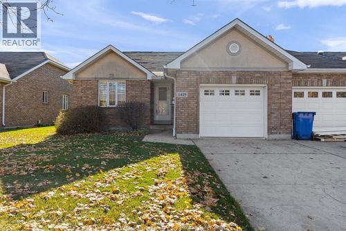 11429 Arvilla St, Windsor, ON, N8P1L5 | Card Image