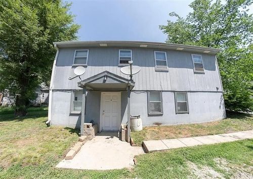 300 Zoll St, Warrensburg, MO, 64093-2449 | Card Image