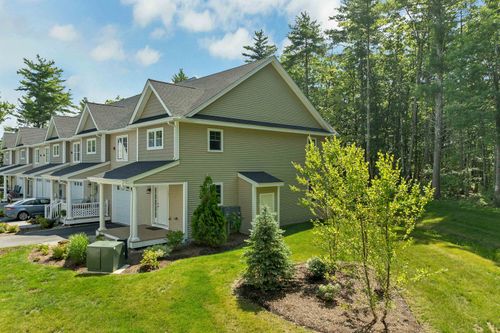 101 Centerwood Way, Manchester, NH, 03102 | Card Image