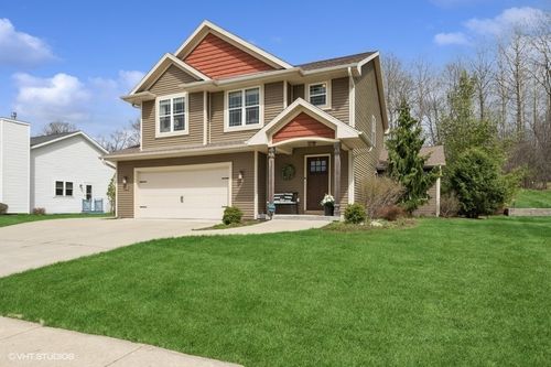 683 Joshua Ln, Lake Geneva, WI, 53147-4757 | Card Image