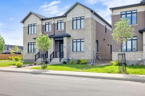 624 Mikinak Rd, Ottawa, ON, K1K3X7 | Card Image