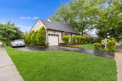 121 Thomas Ave, Bethpage, NY, 11714-1710 | Card Image