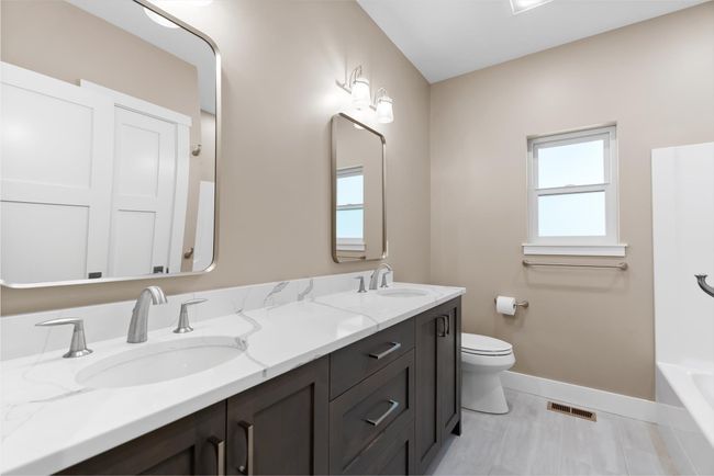 primary bathroom guest house | Image 69