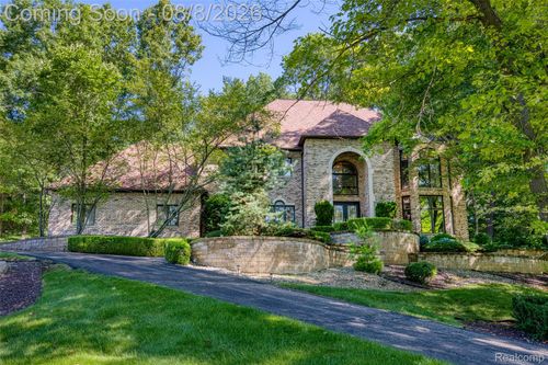 2425 Darren Dr, Washington Twp, MI, 48094-1003 | Card Image