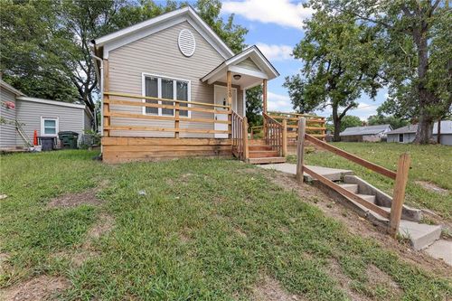1120 Pottawatomie St, Leavenworth, KS, 66048-1729 | Card Image
