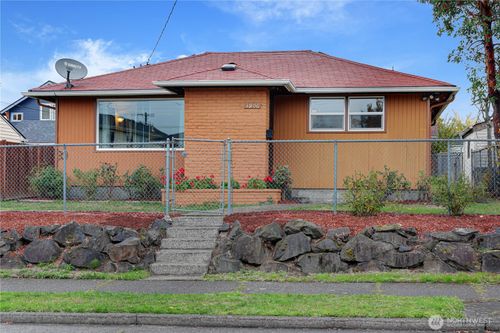 3906 S Morgan St, Seattle, WA, 98118-3252 | Card Image