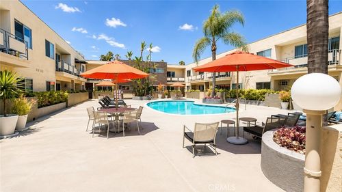 211-1233 N Laurel Ave, West Hollywood, CA, 90046-5165 | Card Image