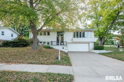 1006 Knollcrest Dr, Washington, IL, 61571-1614 | Card Image