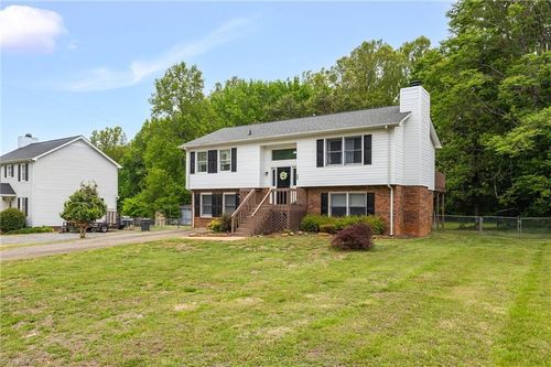306 Cypress Dr, Reidsville, NC, 27320-6001 | Card Image
