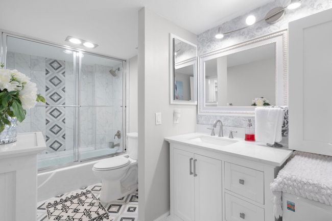 APT-214 - 1147 Hillsboro Mile, Condo with 2 bedrooms, 2 bathrooms and null parking in Hillsboro Beach FL | Image 17