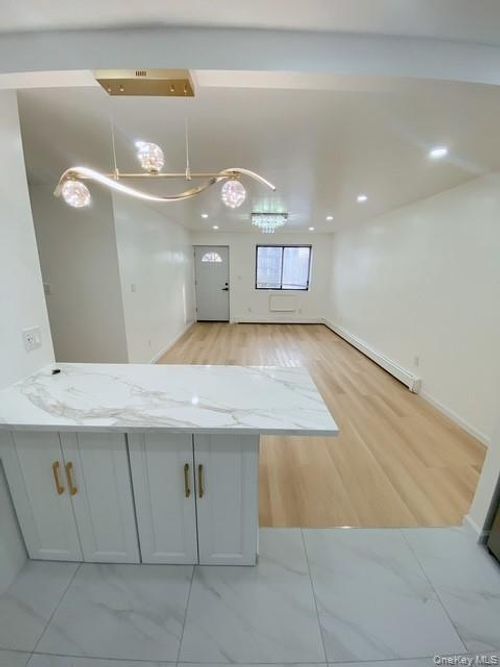 6b-144-23 Barclay Ave, Flushing, NY, 11355 | Card Image