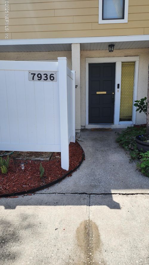 7936-7936 Los Robles Ct, Jacksonville, FL, 32256-7718 | Card Image