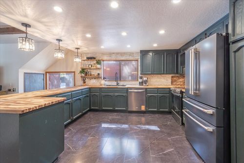 12621 Peregrine Dr, Truckee, CA, 96161-6827 | Card Image