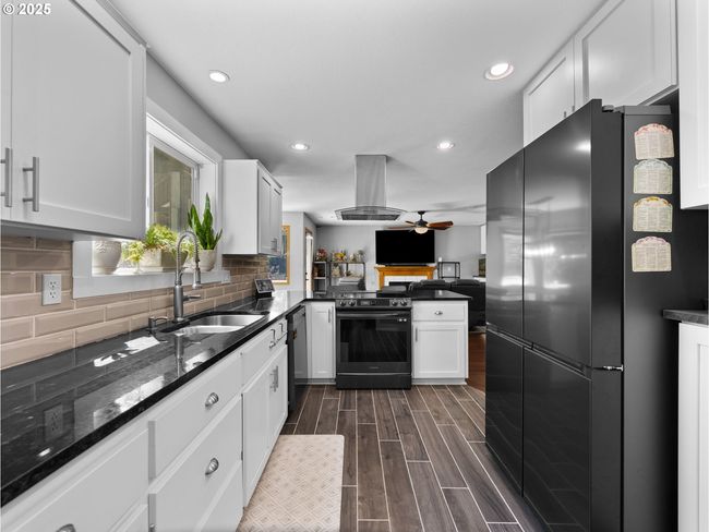 12255 Se Mapleleaf Ct, House other with 4 bedrooms, 3 bathrooms and 2 parking in Clackamas OR | Image 9