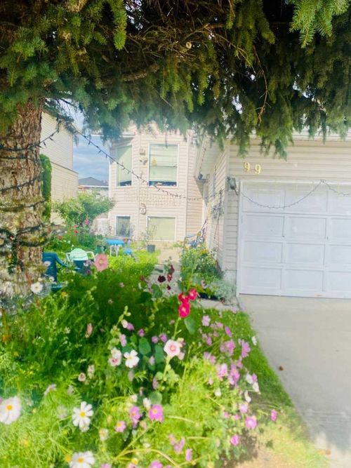 99 Applegrove Cres Se, Calgary, AB, T2A7R5 | Card Image