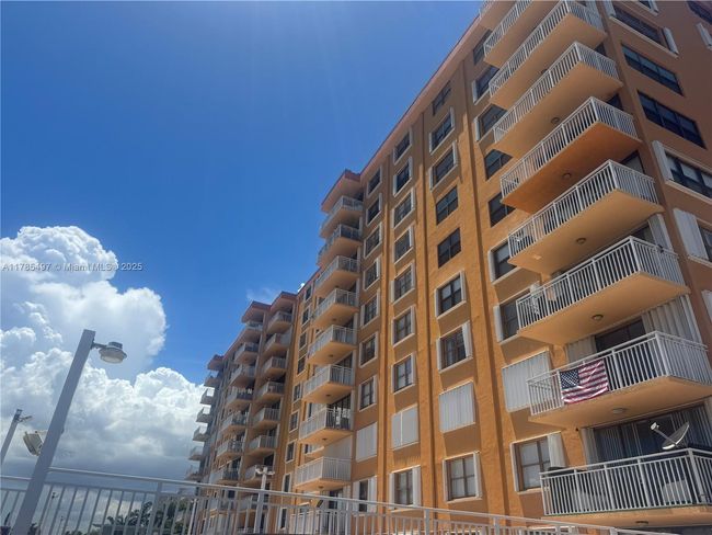 APT-408 - 2450 Ne 135 Th St, Condo with 1 bedrooms, 1 bathrooms and null parking in North Miami FL | Image 13