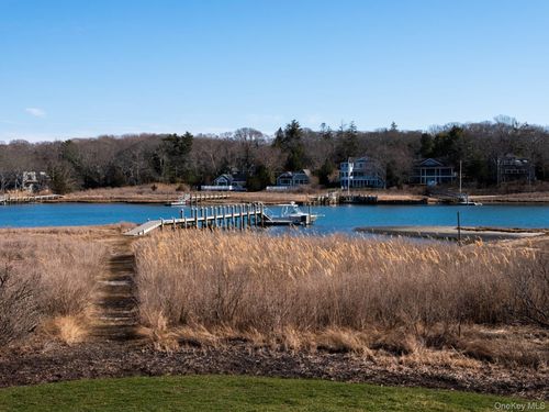 1940 Mason Dr, Cutchogue, NY, 11935-2309 | Card Image