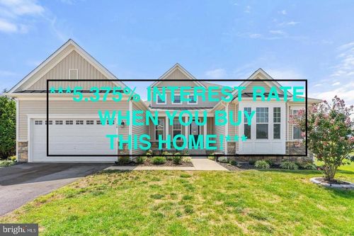 18 Courier Dr, CHARLES TOWN, WV, 25414-1393 | Card Image