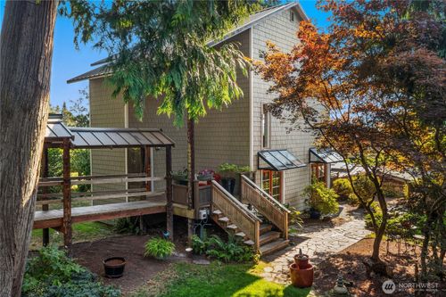 15539 Washington Ave Ne, Bainbridge Island, WA, 98110-4173 | Card Image