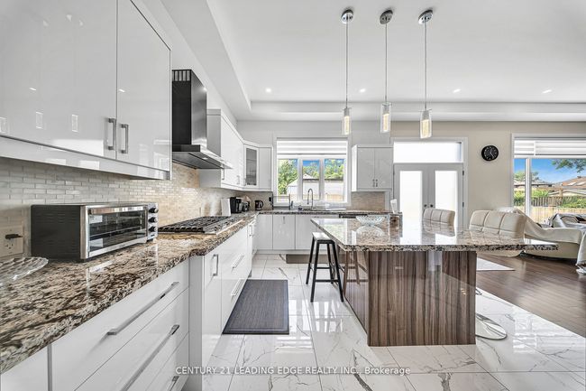 736 Hillview Cres, House other with 7 bedrooms, 5 bathrooms and 4 parking in Pickering ON | Image 11