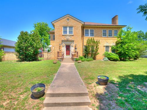 401 6th Ave, Bristow, OK, 74010-2710 | Card Image