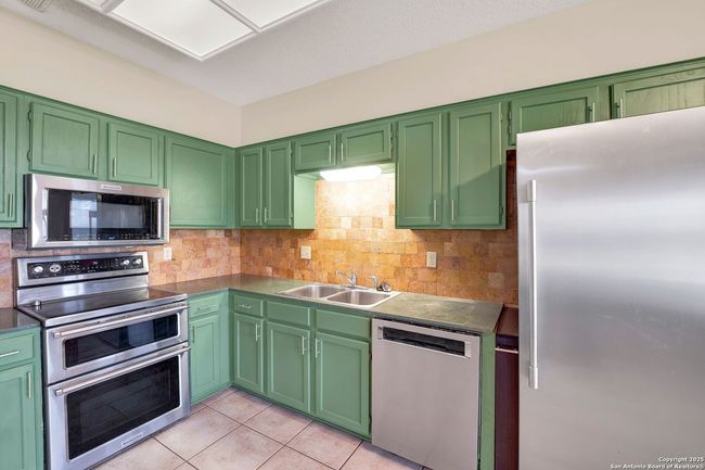 1314 Acorn Rd, House other with 3 bedrooms, 2 bathrooms and null parking in Hondo TX | Image 11