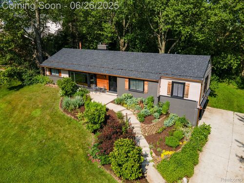 2905 Lahser Rd, Bloomfield Hills, MI, 48304-1638 | Card Image