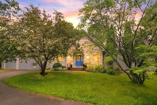 481 Sleepy Hollow Dr, Roberts, WI, 54023-5832 | Card Image