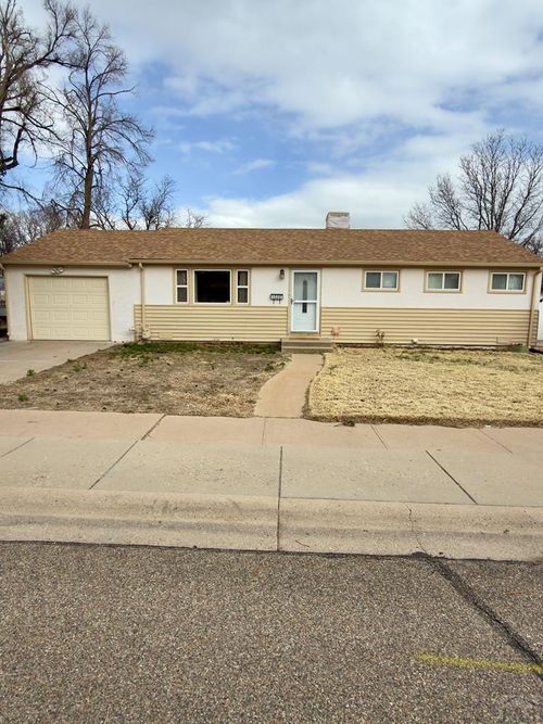 1620 Comanche Rd, Pueblo, CO, 81001-1628 | Card Image