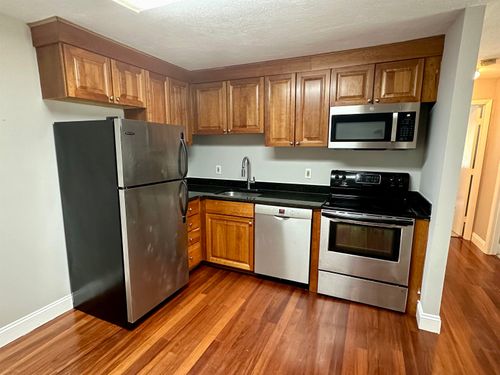 12-33 Andrew St, Manchester, NH, 03104-2412 | Card Image