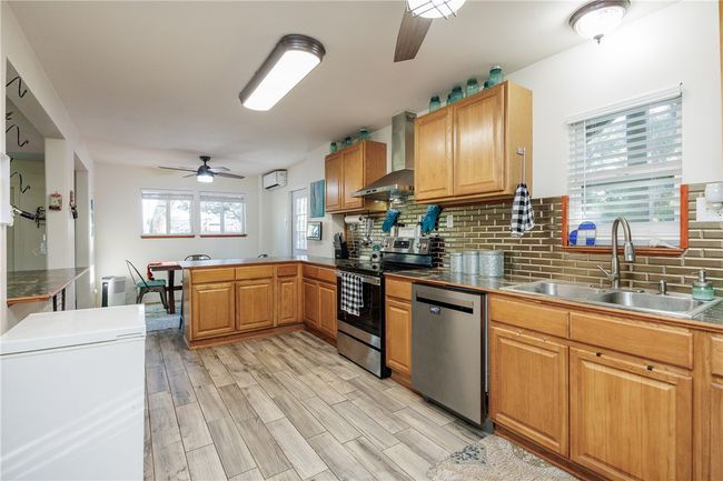 871 State Highway 188, House other with 4 bedrooms, 2 bathrooms and 4 parking in Aransas Pass TX | Image 8