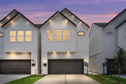 7228 Avenue B, Houston, TX, 77011-3732 | Card Image