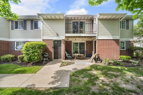 7-N110W16973 Ashbury Cir, Germantown, WI, 53022-5571 | Card Image