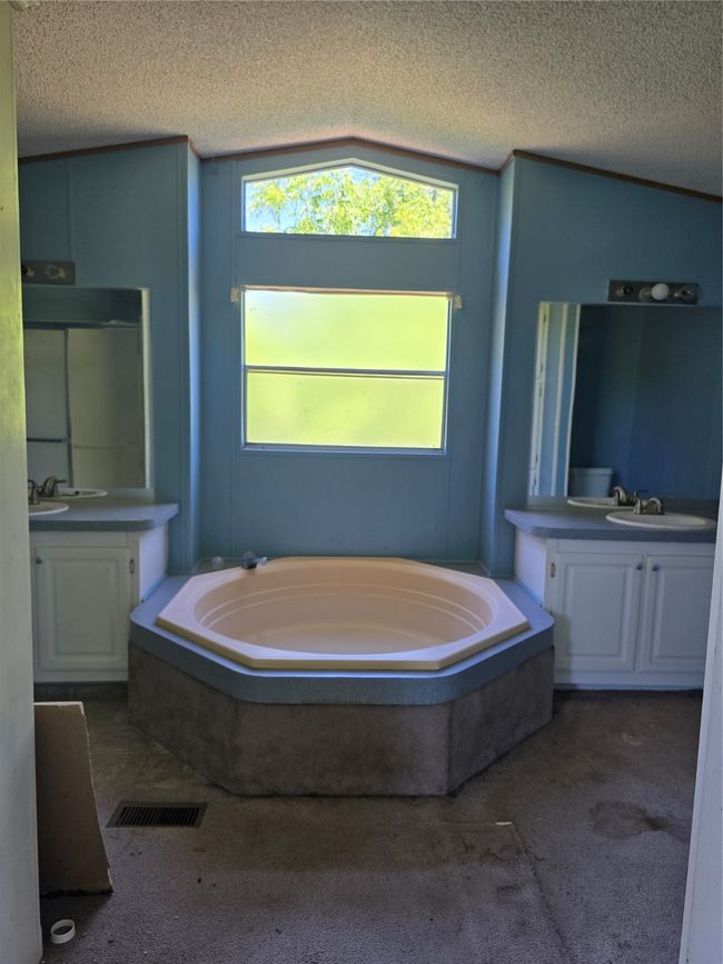 7077 Aztec Trl, House other with 3 bedrooms, 2 bathrooms and null parking in Weatherford TX | Image 10