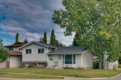 703 Woodpark Blvd Sw, Calgary, AB, T2W3M9 | Card Image